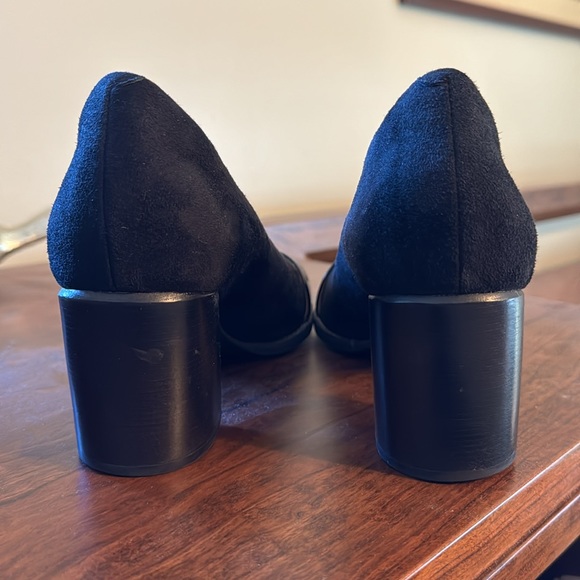 Clarks black leather, suede, and patent pumps in terrific condition! - Picture 3 of 9